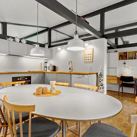 2 Bedroom Lovely In *