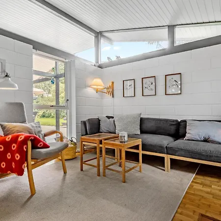 2 Bedroom Lovely In *